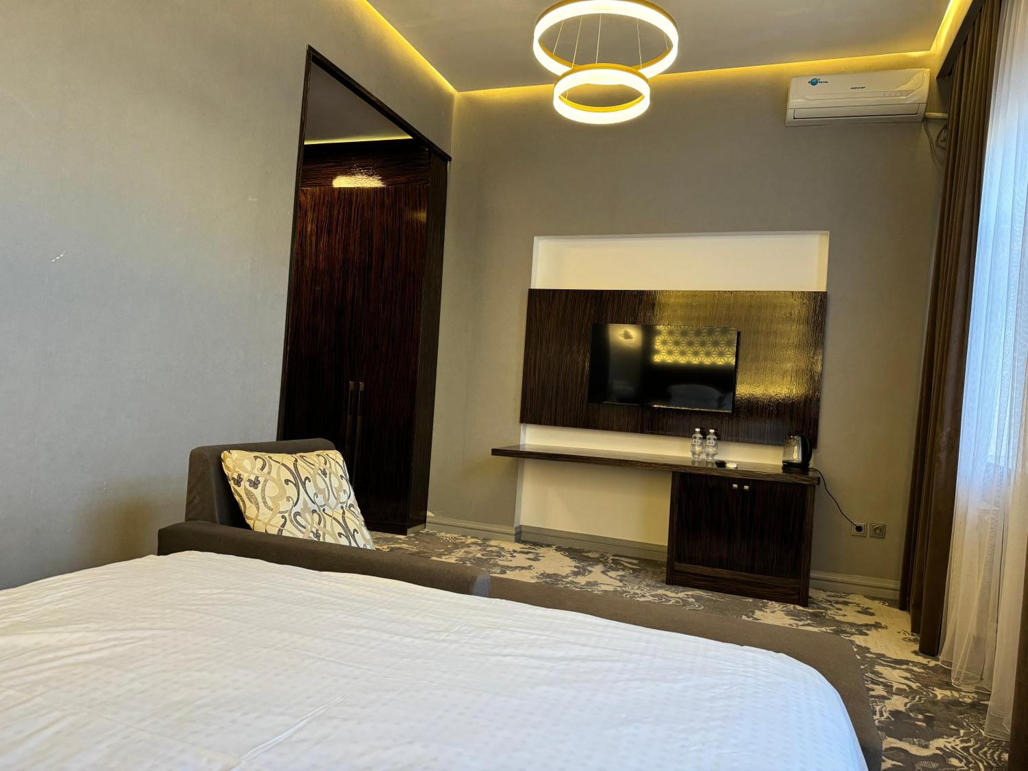 Jasmine Hotel Taraz Exterior photo